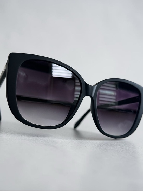 Quay Ever After Oversized Cat Eye Sunglasses Black Gradient main image 4